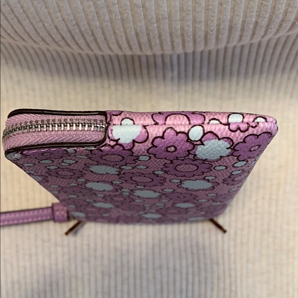 NWT - Coach Corner Zip Wristlet With Floral Print - Picture 10 of 14
